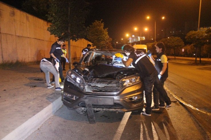 YOL ORTASINDA ARACINI TAMİR ETMEYE ÇALIŞAN SÜRÜCÜ, BAŞKA BİR ARACIN ÇARPMASIYLA ÖLDÜ