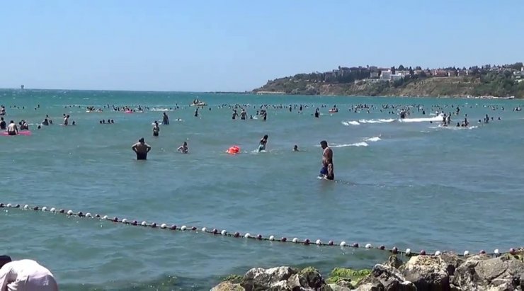 VATANDAŞLAR BAYRAMIN 2’NCİ GÜNÜNDE SİLİVRİ SAHİLİNE AKIN ETTİ