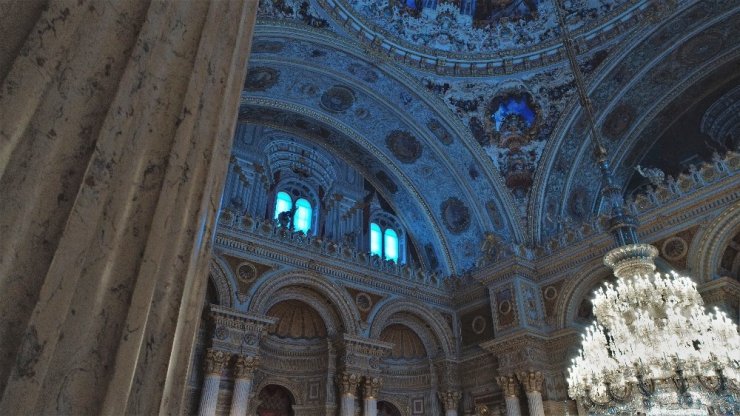 OSMANLI İMPARATORLUĞU’NUN BAYRAMLAŞMA SALONU 163 YILDIR GÖRENLERİ HAYRAN BIRAKIYOR