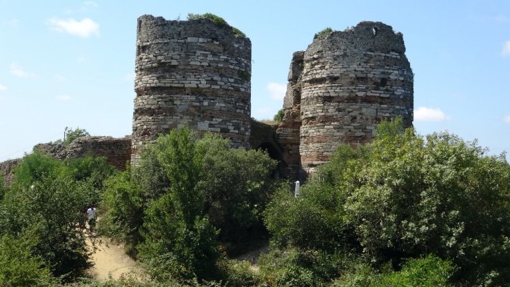 BAYRAM TATİLİNDE İSTANBULLULARIN AKIN ETTİĞİ ANADOLU KAVAĞI’NA HAVADAN GÖRÜNTÜLENDİ