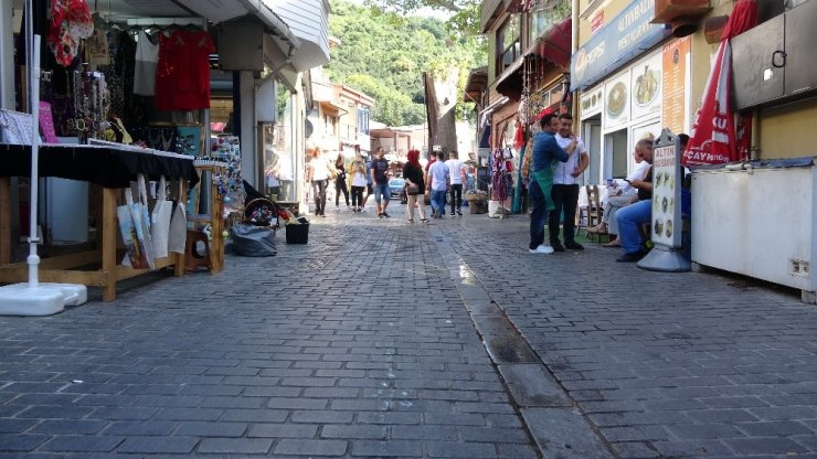 BAYRAM TATİLİNDE İSTANBULLULARIN AKIN ETTİĞİ ANADOLU KAVAĞI’NA HAVADAN GÖRÜNTÜLENDİ