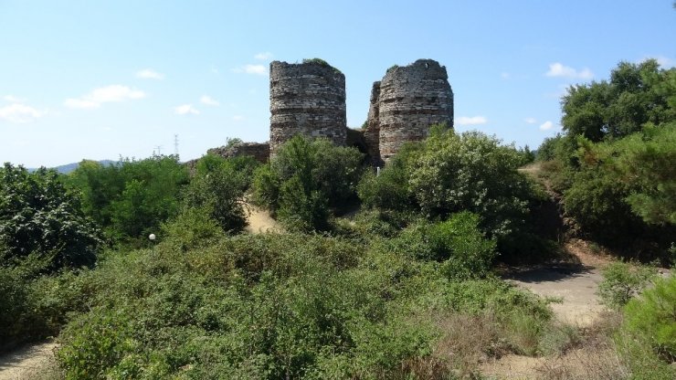 BAYRAM TATİLİNDE İSTANBULLULARIN AKIN ETTİĞİ ANADOLU KAVAĞI’NA HAVADAN GÖRÜNTÜLENDİ