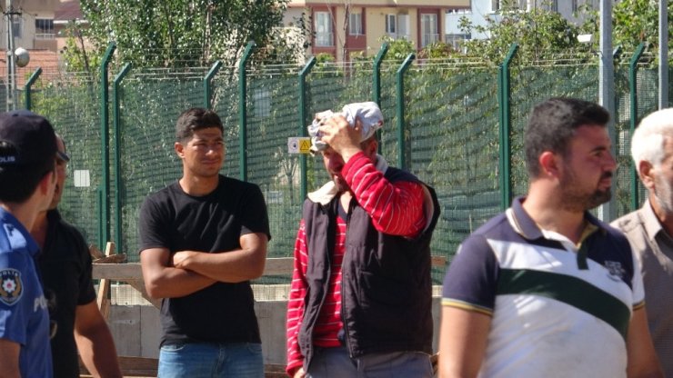 KURBAN PAZARINDA SOPALI KAVGA: 2 YARALI