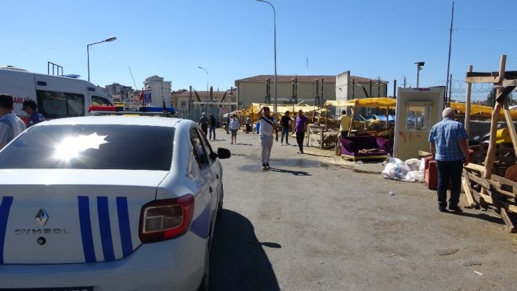 KURBAN PAZARINDA SOPALI KAVGA: 2 YARALI