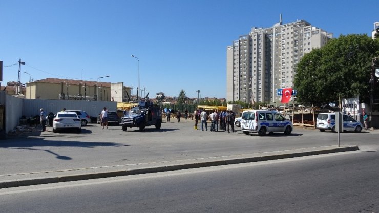 KURBAN PAZARINDA SOPALI KAVGA: 2 YARALI