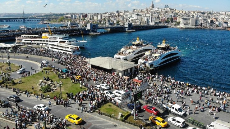 BAYRAMININ 3. GÜNÜNDE VATANDAŞLAR SAHİLE VE YEŞİL ALANLARA AKIN ETTİ