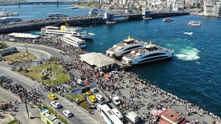 BAYRAMININ 3. GÜNÜNDE VATANDAŞLAR SAHİLE VE YEŞİL ALANLARA AKIN ETTİ