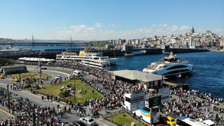 BAYRAMININ 3. GÜNÜNDE VATANDAŞLAR SAHİLE VE YEŞİL ALANLARA AKIN ETTİ