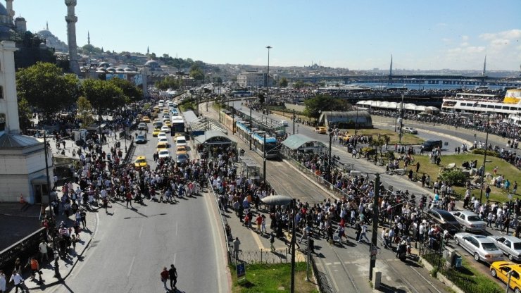 BAYRAMININ 3. GÜNÜNDE VATANDAŞLAR SAHİLE VE YEŞİL ALANLARA AKIN ETTİ