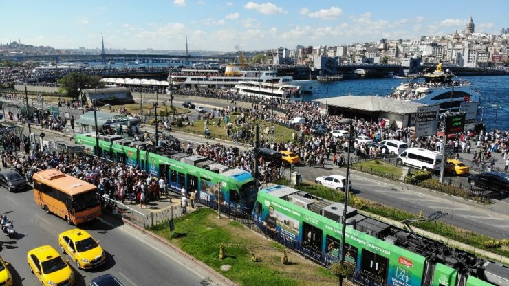 BAYRAMININ 3. GÜNÜNDE VATANDAŞLAR SAHİLE VE YEŞİL ALANLARA AKIN ETTİ