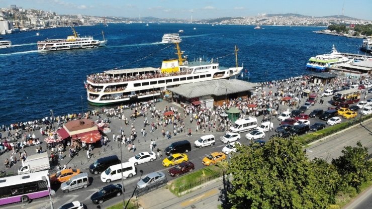 BAYRAMININ 3. GÜNÜNDE VATANDAŞLAR SAHİLE VE YEŞİL ALANLARA AKIN ETTİ