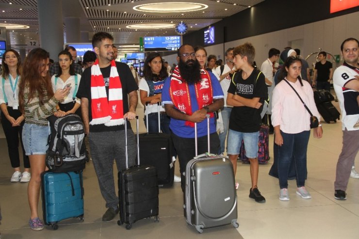 LİVERPOOL, SÜPER KUPA MÜCADELESİ İÇİN İSTANBUL’DA