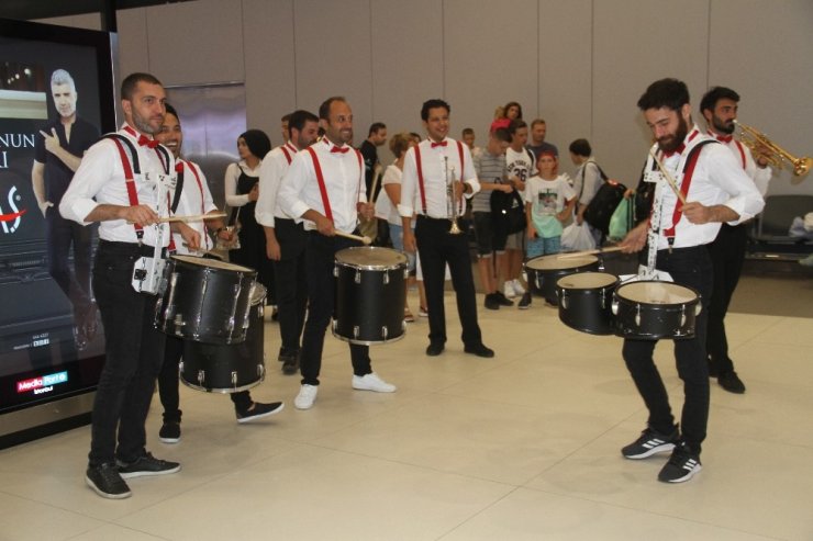 LİVERPOOL, SÜPER KUPA MÜCADELESİ İÇİN İSTANBUL’DA