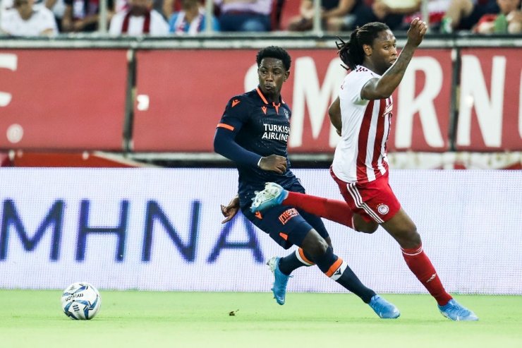 Olympiakos ile Başakşehir Atina'da karşı karşıya geldi.