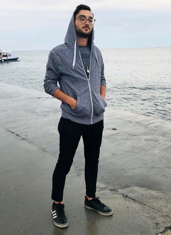 ÇATALCA’DA DENİZE GİREN GENÇ DALGALARA KAPILDI