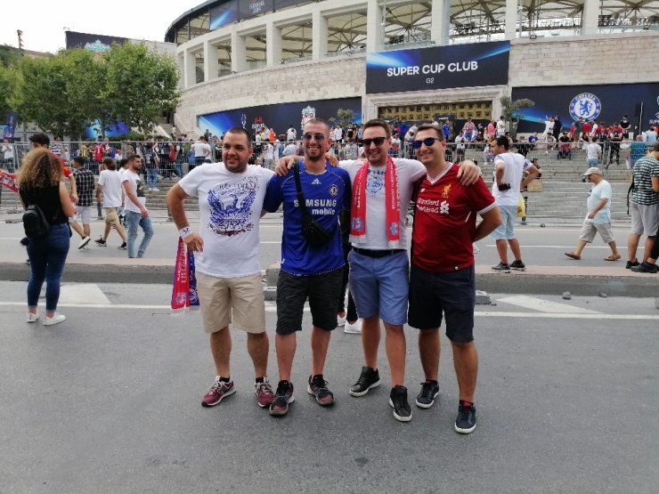 İSTANBUL KIRMIZI-MAVİ!