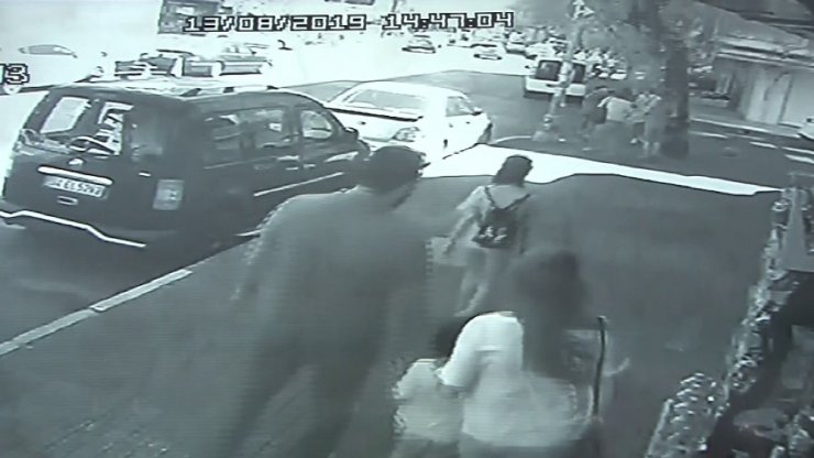 Kadınların Üzerine Ağaç Devrildi