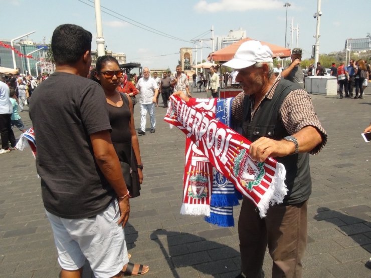 TAKSİM CUMHURİYET ANITI BARİYERLERLE KAPATILDI