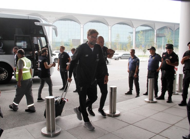 SÜPER KUPA’YI KALDIRAN LİVERPOOL, İNGİLTERE’YE DÖNDÜ