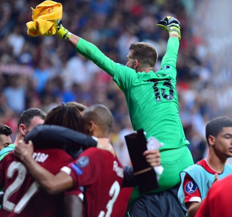 UEFA SÜPER KUPA LİVERPOOL’UN