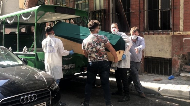 Beyoğlu’nda  Vatandaşlara Ceset Şoku
