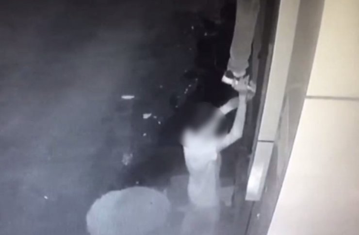 Esenler ve Eyüpsultan’da evlere dadanan hırsızlar önce kameraya sonra polise yakalandı