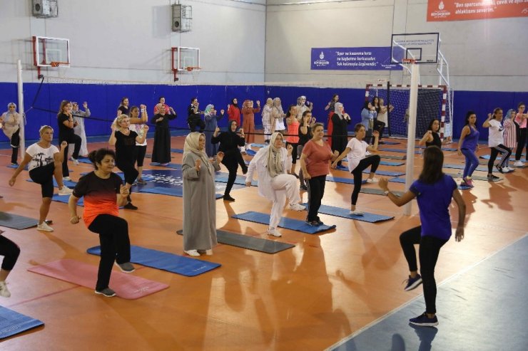 Eyüpsultanlı kadınlar, pilates ve zumba yaparak form tutuyor