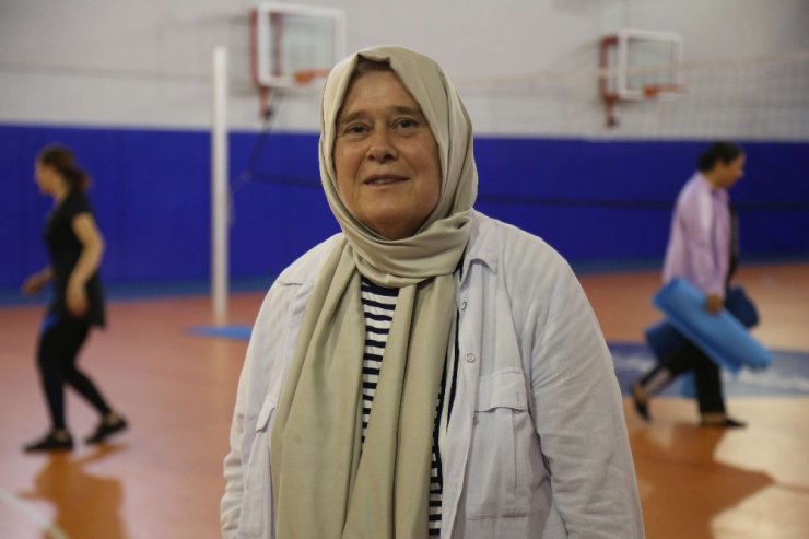 Eyüpsultanlı kadınlar, pilates ve zumba yaparak form tutuyor