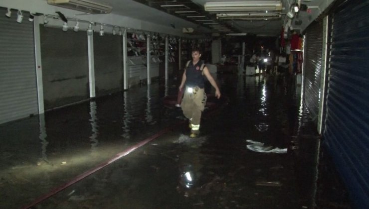 Eminönü alt geçidindeki suyun büyük kısmı tahliye edildi