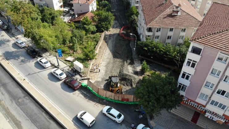 Göktürk Sokak’ta sağanak nedeniyle çöken yol çalışmaları sürüyor