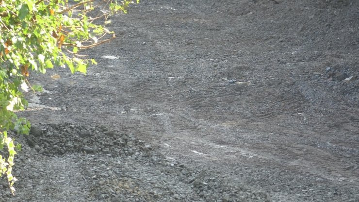 Göktürk Sokak’ta sağanak nedeniyle çöken yol çalışmaları sürüyor