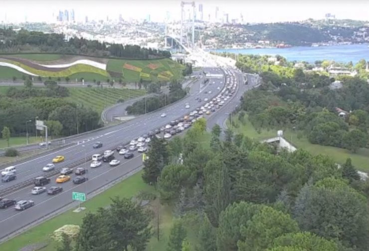 İstanbul'da  Kaza Trafiği Kilitledi