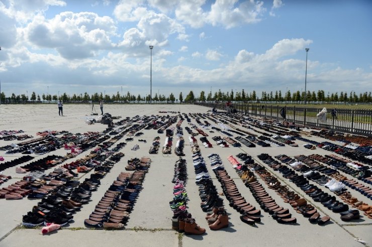 Sular altında kalan ayakkabılar kurutmaya bırakıldı