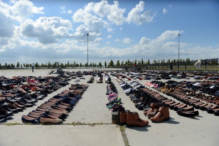 Sular altında kalan ayakkabılar kurutmaya bırakıldı