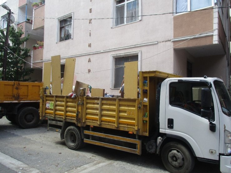 Karı Kocanın Yaşadığı Evden Tonlarca Çöp Çıktı