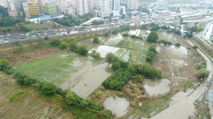 Ataşehir’de su basan seralar havadan görüntülendi