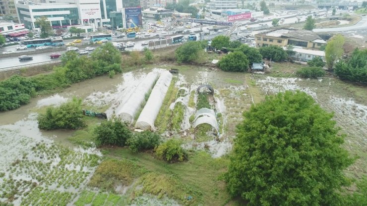 Ataşehir’de su basan seralar havadan görüntülendi