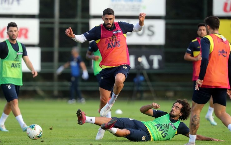 Fenerbahçe önce salonda, sonra sahada çalıştı