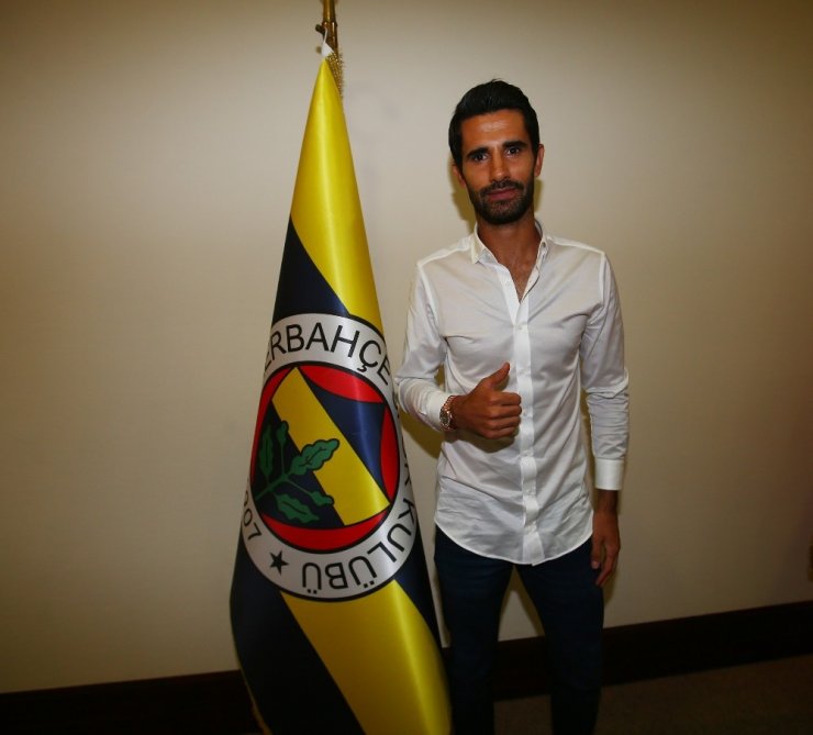 Alper Potuk yeni sözleşmesini imzaladı