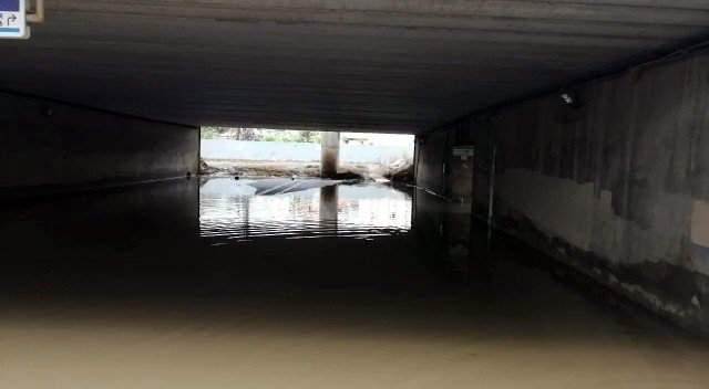 Fikirtepe’de metrobüs alt geçidinde su baskını