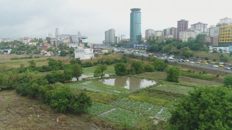Fikirtepe’de su basan metrobüs alt geçidi havadan görüntülendi