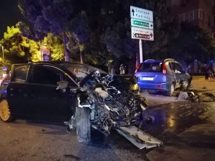 İstanbul'da  Yürekleri Ağza Getiren Kaza: 3 Yaralı