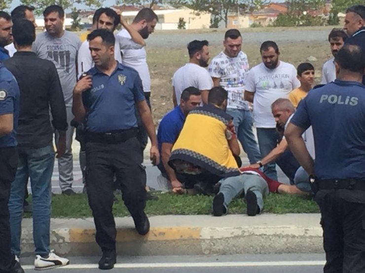 Motosikletli kurye köpekten kaçarken canından oluyordu