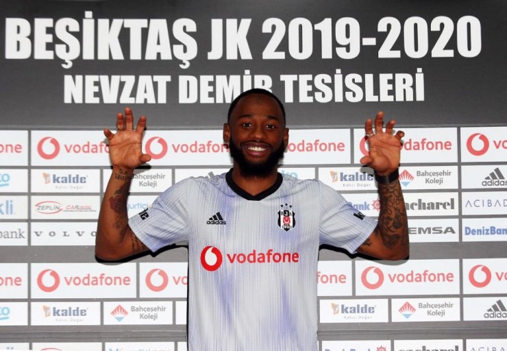 Beşiktaş N’Koudou ile imzaladı