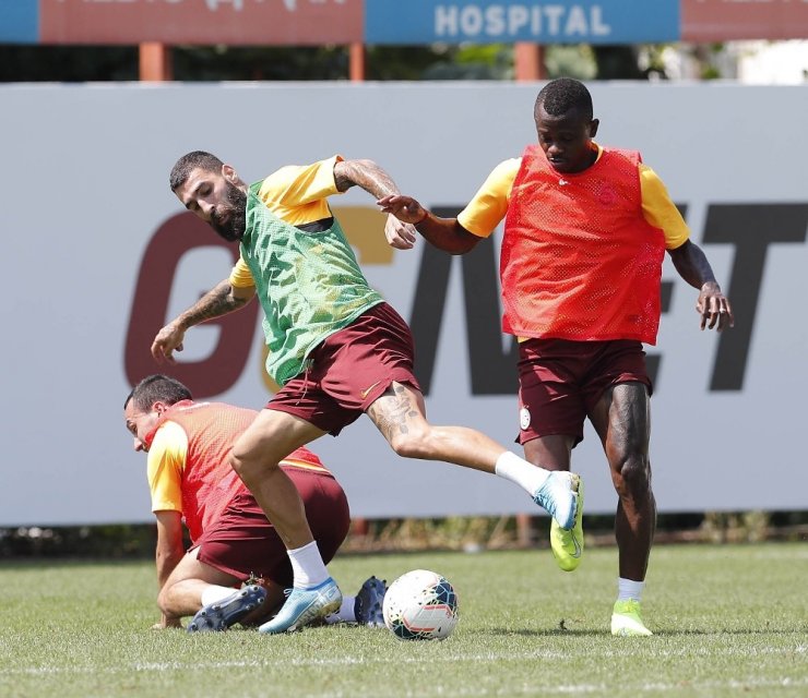 Galatasaray’da Belhanda belindeki ağrılarından dolayı antrenmanda yer almadı