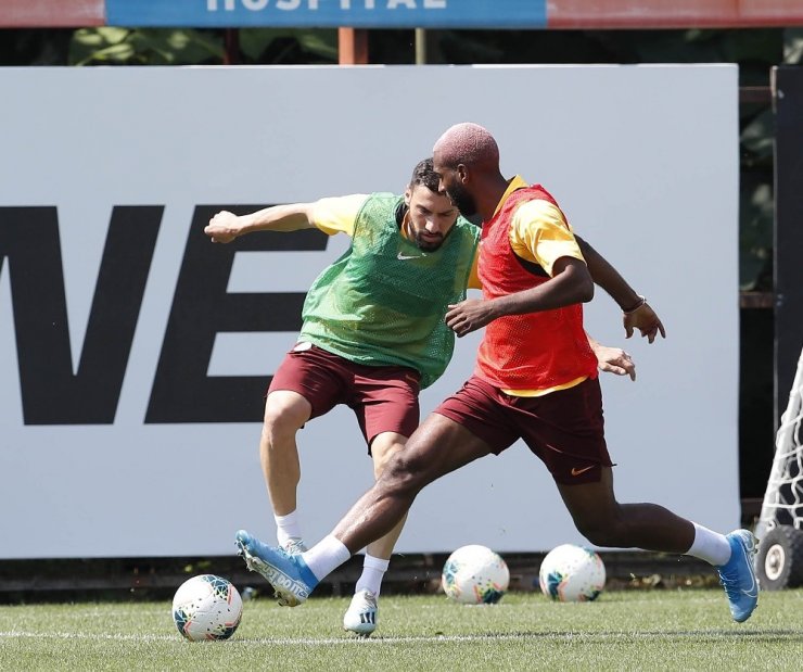 Galatasaray’da Belhanda belindeki ağrılarından dolayı antrenmanda yer almadı