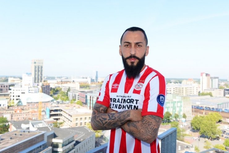 Kostas Mitroglou, yeni takımı PSV’nin formasını giydi