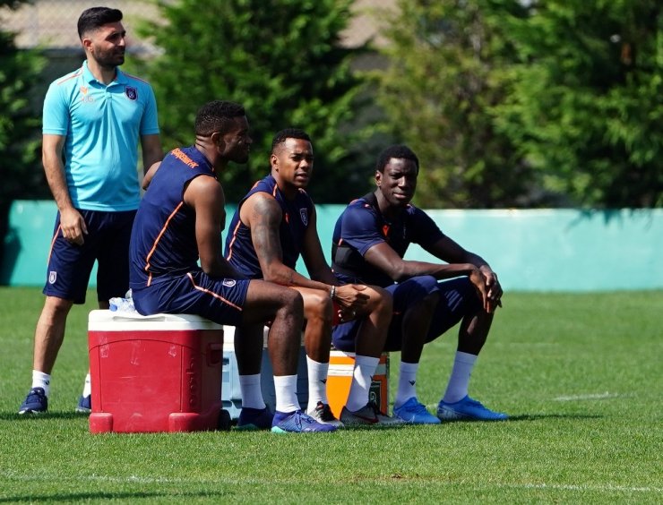 Başakşehir iki eksikle çalıştı