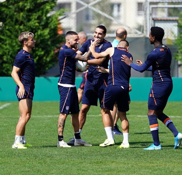 Başakşehir iki eksikle çalıştı