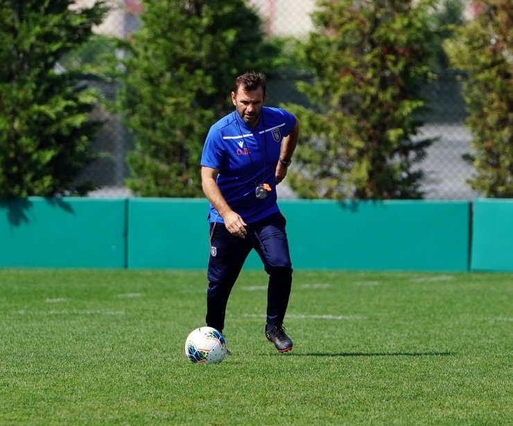 Başakşehir iki eksikle çalıştı